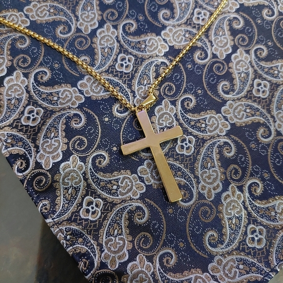 18K Gold Plated Cross With Crystal Cubic Zircon - Picture 13 of 15